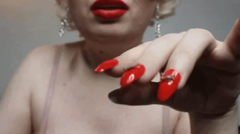 M- - M - Giantess Marilyn's nails.webp