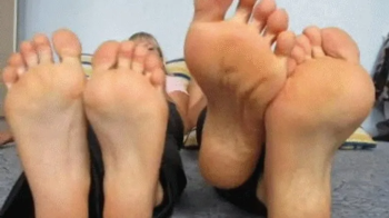 4 SEXY FEET PLAYING FFn.webp