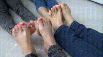 play footsie different positions 9Ad.webp