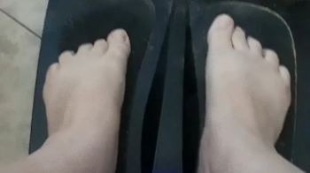 Worship my pretty feet.webp