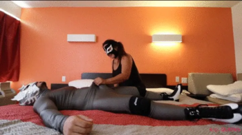 Monica Merlot vs Chico Brillo.webp
