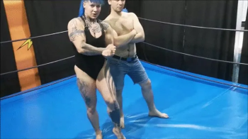 Belorussian fem bodybuilder Alondra vs young guy.webp
