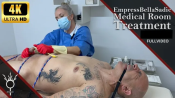 EmpressBellaSadic aproveita a exaustão do escravo Medical Play Foot Worship.webp