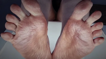 Worship my dirty smelly feet.webp