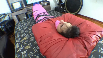 BRUNETTE GAMER IGNORING THE SLAVE ABOUT A SMOTHER BOX AND FARTING BY BIANCA GONZALES AND DANIEL SANTIAGO CAM BY DANI FUL.webp