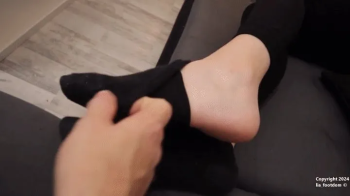 Tickle your feet (Full-HD MP4).webp
