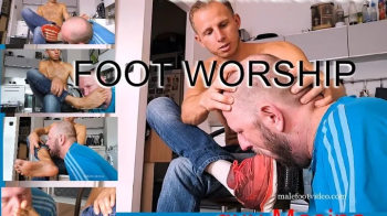 Barefoot Guy Masina foot worship.webp