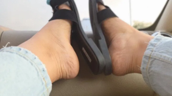 Arcos viajeros 16 by Princess Nicolle on flat sandals.webp