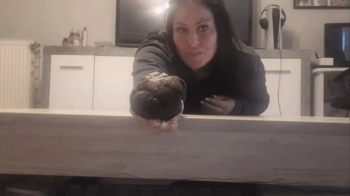 Muffin angefurzt - Farting on a Muffin.webp