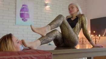 Head Of Weronika And Khaleesi On Table - Tan Pantyhose Part - Russian Language.webp
