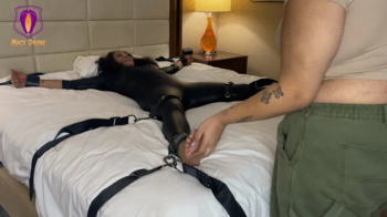 Leelah Toes Gets Revenge On Macy Divine.webp