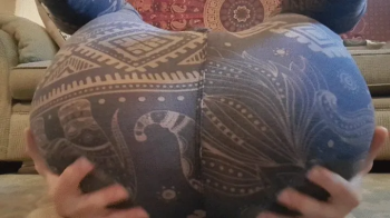 Squishy thick booty farting.webp