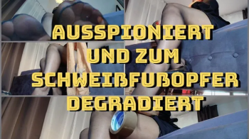 Ausspioniert und zum Schweißfußopfer degradiert.webp