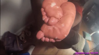 My green toes & dry soles get a healthy load to moisturize my soles.webp