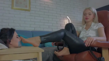 Khaleesi - Head Of Teacher Weronika In Box - Russian Language.webp