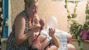 Who is better at blowing balloons WMV(1280-720)HD.webp