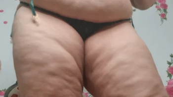 Worshiping giantess curves.webp