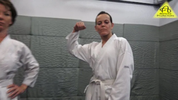 Zsuzsa vs Kim judo gi match.webp