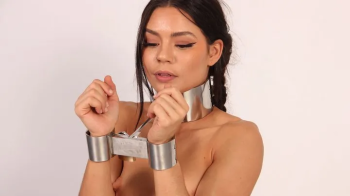New girl River – Posture Fiddle.webp