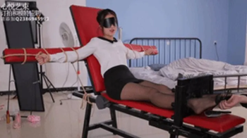 xy265-The secretary in black stockings was tied to a tiger bench and tickled for an hour.webp