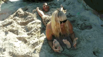 Tickling fun on the beach WMV (1280x720) FHD.webp