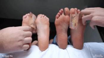 Sisterly tickle game - TICKLING - FOOT TICKLING - FOOT FETISH - CHALLENGES - FRENCH LANGUAGE - GAY TICKLING.webp