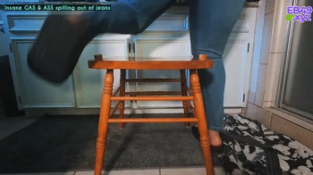 Ebonys Inane Gas and Ass SPILLING Out Of Jeans.webp