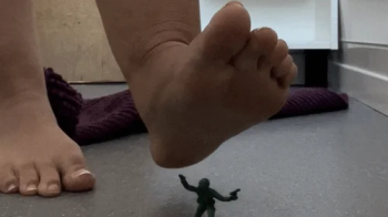 Nadia Sapphire - GIANTESS CRUSHES SOILDER WITH FEET.webp