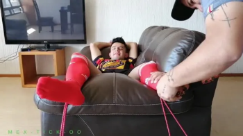COSQUILLAS A ANGEL E DESPUES DEL FUTBOL.webp