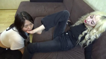 Young Mistress Foot Worship 1041 wmv.webp