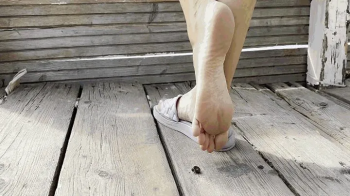 I lost my shoe while walking-13 AVI.webp