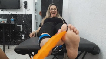 Cristal in Glaucia's soles tickle attack.webp