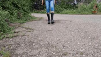 Giantess walk.webp