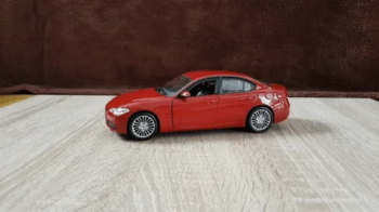 Giantess toy crushing metal car I.webp