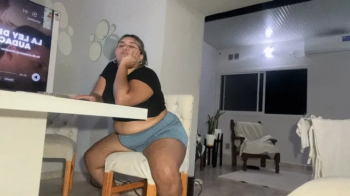 Elisa Lighting Up Her Chair Back To Back To Back Nonstop!.webp