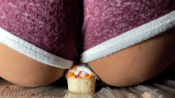 Giantess Cirilla - Cupcake Catastrophe.webp