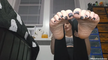 I've always wanted a foot slave but I never thought it would be my step-brother. Atfer returning home from the gym and c.webp