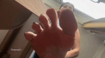 Feetwonders - Tiny in the classroom.webp