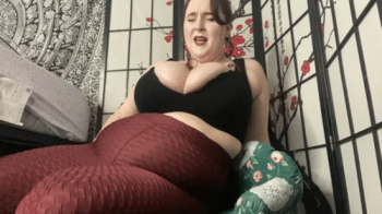 BBW woke up as a GIANTESS!.webp