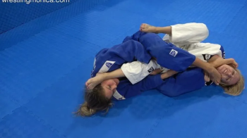 Iza vs Desi Gi-Feet.webp