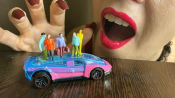 Tinies on a pink car and giantess.webp