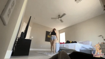 Unaware Giantess Laundry.webp