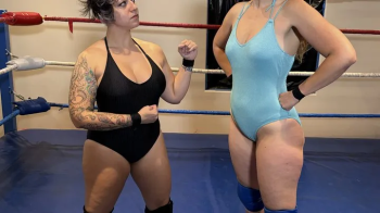 Leg attacks in the mismatched women's match.webp