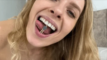 GIANTESS LOVES THE STRUGGLE.webp