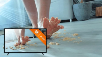 Banana vs Young Feet - 4K 2160p MP4.webp