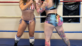 Twerk Queen Katie Forbes v Jen Thomas women's wrestling match.webp