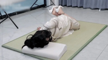xy287-Chinese girl in a dress and flesh-colored stockings is tied up with ropes.webp
