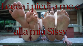 Lecca i piedi a me e alla mia sissy.webp