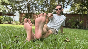 Barefoot morning tease - dirty soles, big feet - Feet Vini foot size 15 (MP4-HD 1080p).webp