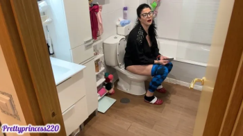 Latina milf Farting on toilet.webp
